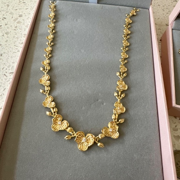 Anabel Aram gold orchid link necklace - Picture 2 of 12